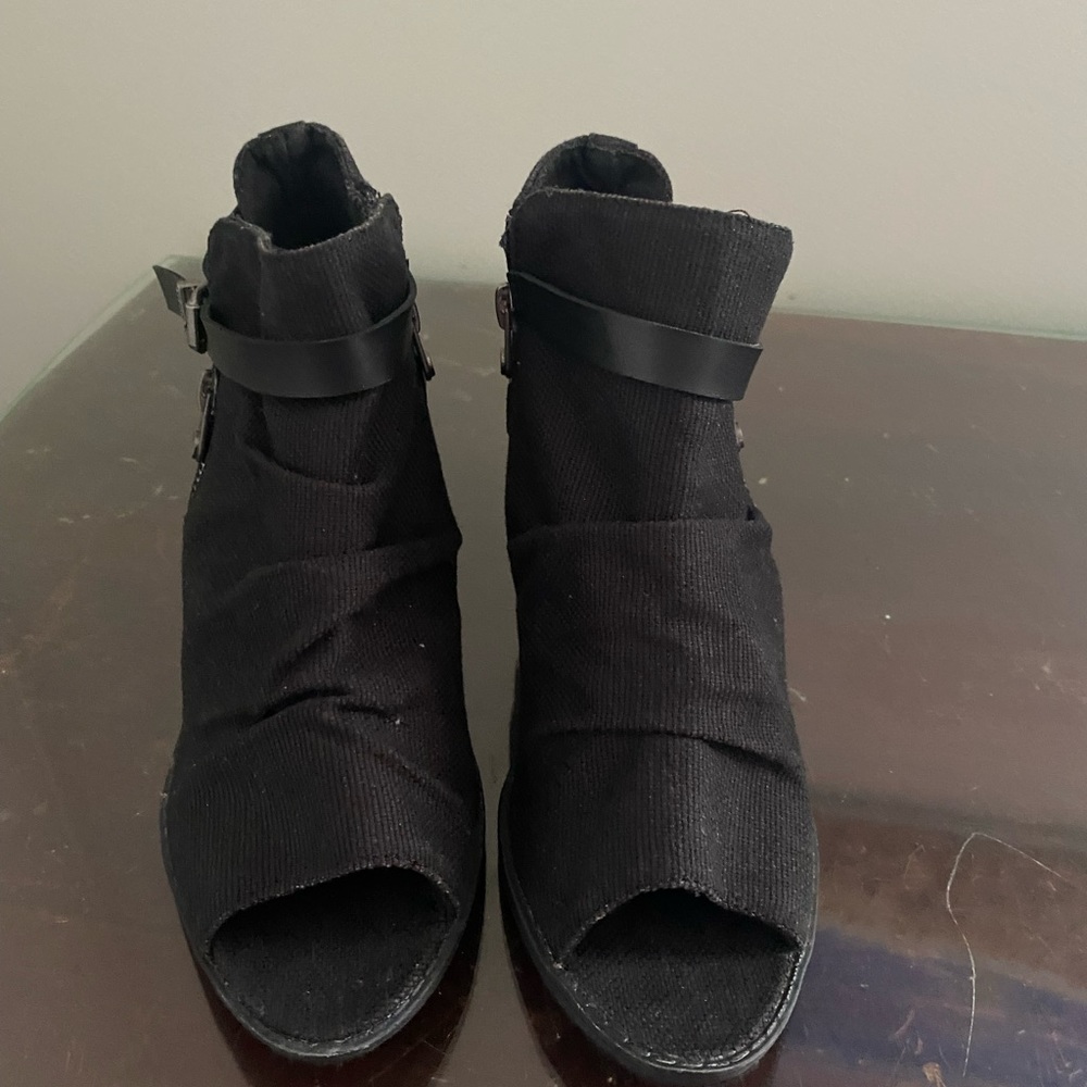 Women’s BLOWFISH peep toe bootie BLACK size 7.5